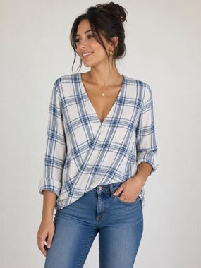 Soho XS White Blue Plaid Wrap‑Front V‑Neck Blouse – Long Sleeve